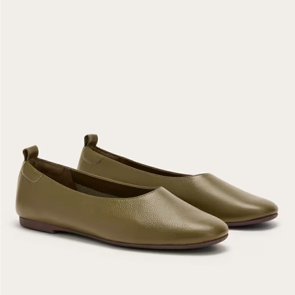 NEW EVERLANE The Day Glove in Birch Green